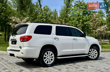 Позашляховик / Кросовер Toyota Sequoia 2011 в 