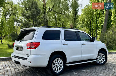 Позашляховик / Кросовер Toyota Sequoia 2011 в 