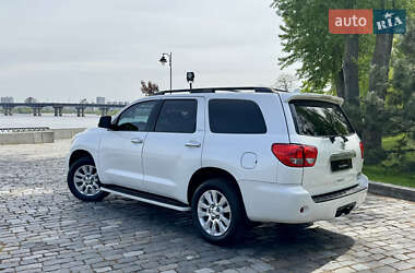 Позашляховик / Кросовер Toyota Sequoia 2011 в 