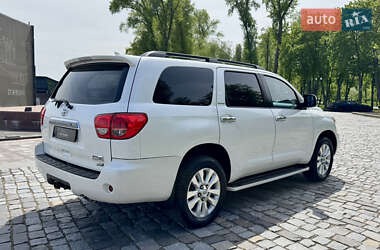 Позашляховик / Кросовер Toyota Sequoia 2011 в 