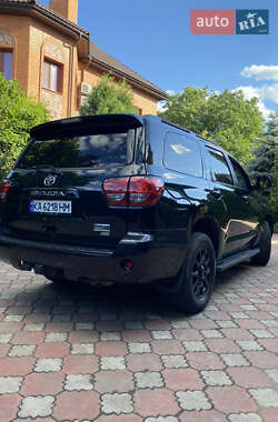 Позашляховик / Кросовер Toyota Sequoia 2017 в 