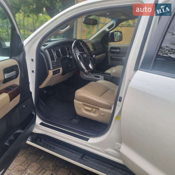 Внедорожник / Кроссовер Toyota Sequoia 2014 в Виннице