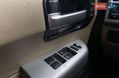 Позашляховик / Кросовер Toyota Sequoia 2008 в 