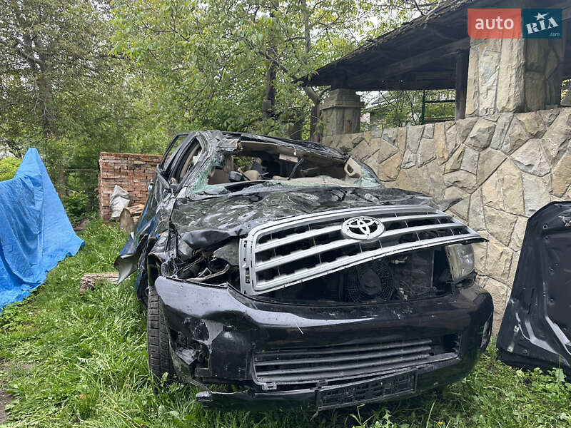 Внедорожник / Кроссовер Toyota Sequoia 2011 в 
