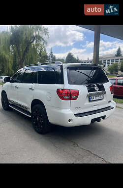 Позашляховик / Кросовер Toyota Sequoia 2016 в 