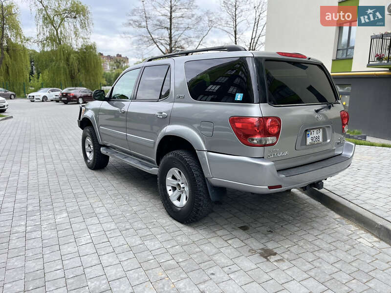 Toyota Sequoia 2005