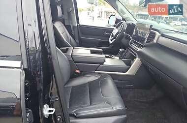 Внедорожник / Кроссовер Toyota Sequoia 2023 в 