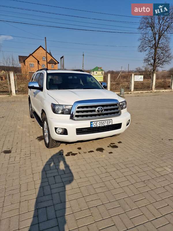 Внедорожник / Кроссовер Toyota Sequoia 2015 в Черновцах