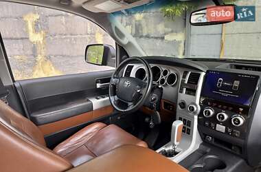 Внедорожник / Кроссовер Toyota Sequoia 2008 в 