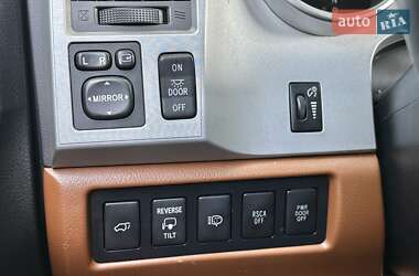 Внедорожник / Кроссовер Toyota Sequoia 2008 в 