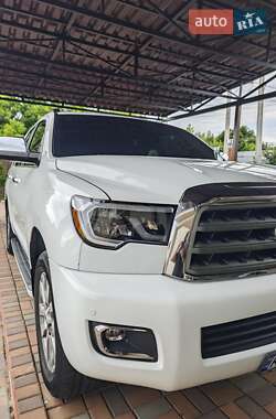 Внедорожник / Кроссовер Toyota Sequoia 2015 в Киеве