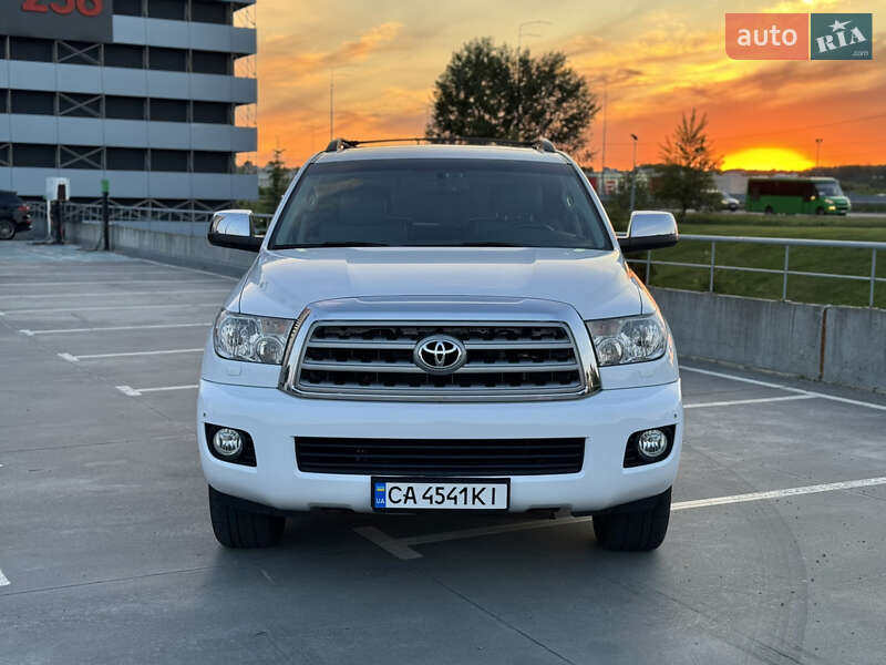 Toyota Sequoia 2010
