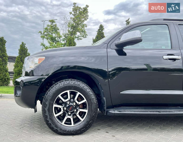 Внедорожник / Кроссовер Toyota Sequoia 2015 в Киеве