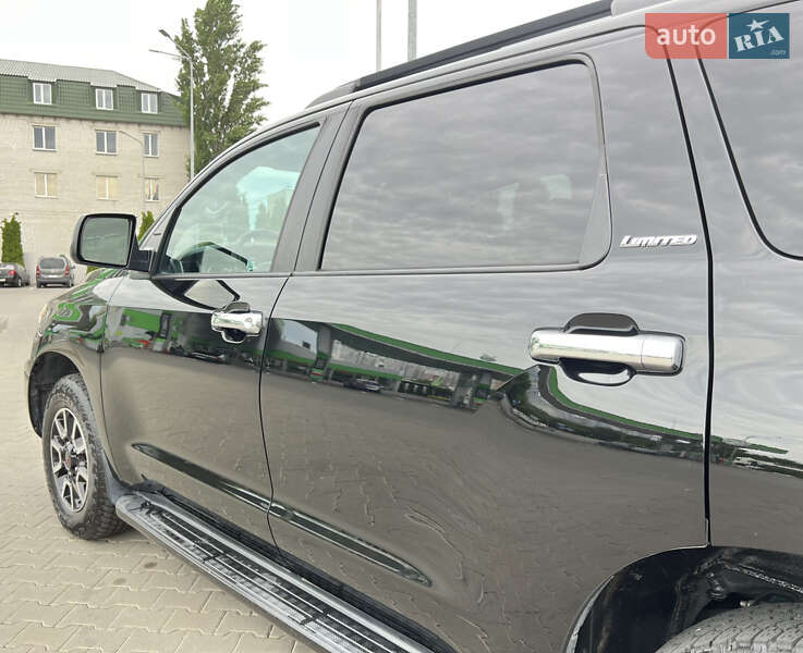 Внедорожник / Кроссовер Toyota Sequoia 2015 в Киеве