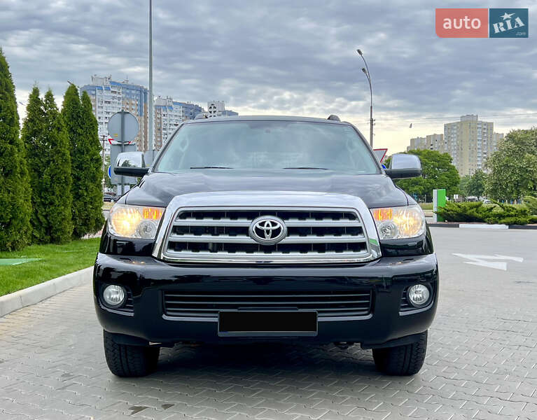 Внедорожник / Кроссовер Toyota Sequoia 2015 в Киеве