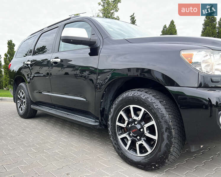Внедорожник / Кроссовер Toyota Sequoia 2015 в Киеве