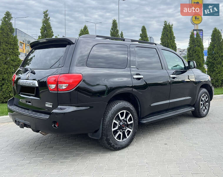 Внедорожник / Кроссовер Toyota Sequoia 2015 в Киеве