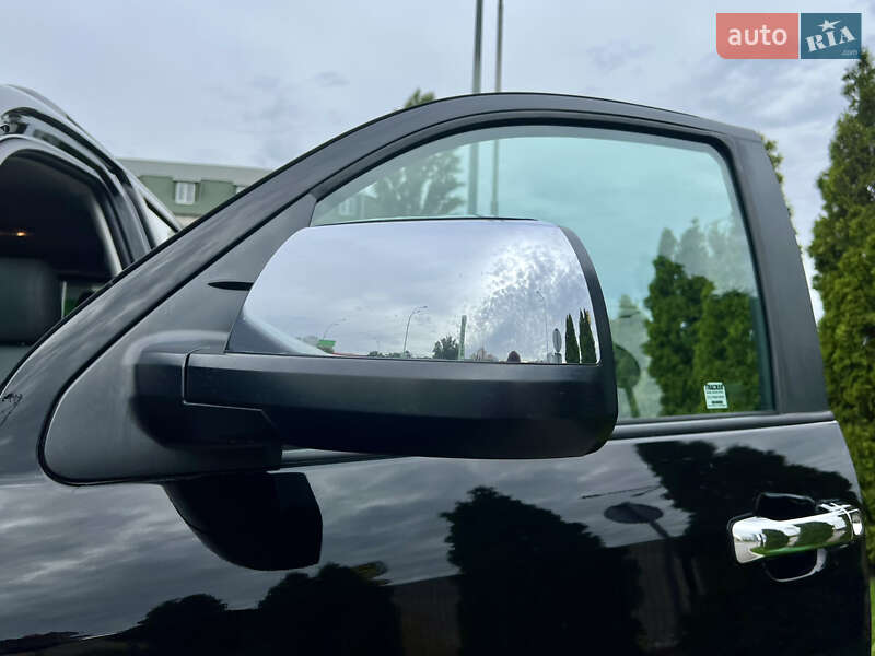 Внедорожник / Кроссовер Toyota Sequoia 2015 в Киеве