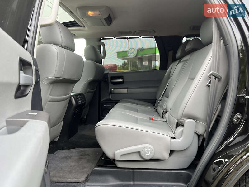 Внедорожник / Кроссовер Toyota Sequoia 2015 в Киеве