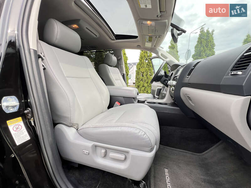 Внедорожник / Кроссовер Toyota Sequoia 2015 в Киеве