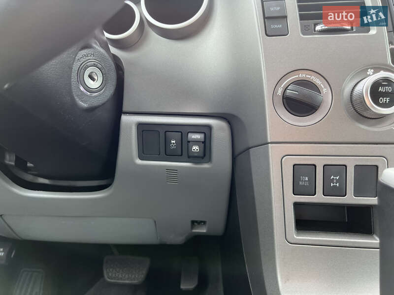 Внедорожник / Кроссовер Toyota Sequoia 2015 в Киеве