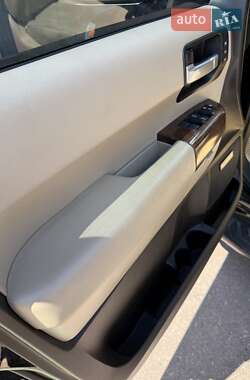 Позашляховик / Кросовер Toyota Sequoia 2010 в 