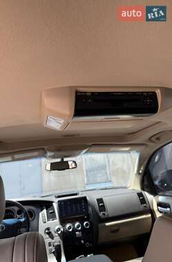 Позашляховик / Кросовер Toyota Sequoia 2010 в 