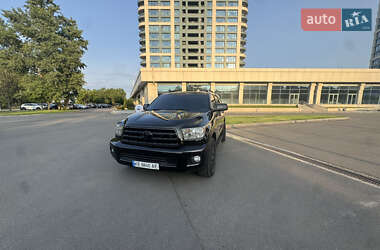 Внедорожник / Кроссовер Toyota Sequoia 2017 в 