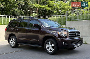 Внедорожник / Кроссовер Toyota Sequoia 2015 в 