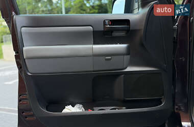 Внедорожник / Кроссовер Toyota Sequoia 2015 в 