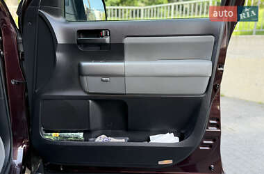Внедорожник / Кроссовер Toyota Sequoia 2015 в 