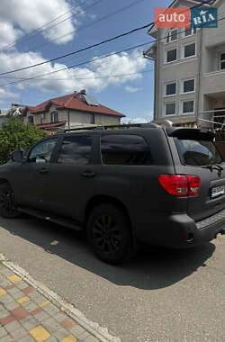 Внедорожник / Кроссовер Toyota Sequoia 2010 в 