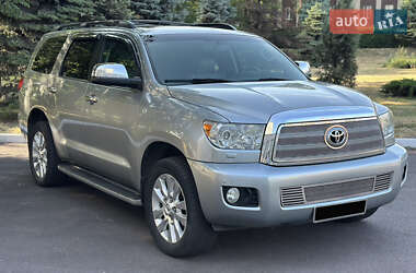 Внедорожник / Кроссовер Toyota Sequoia 2008 в 