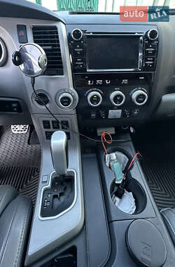 Внедорожник / Кроссовер Toyota Sequoia 2008 в 