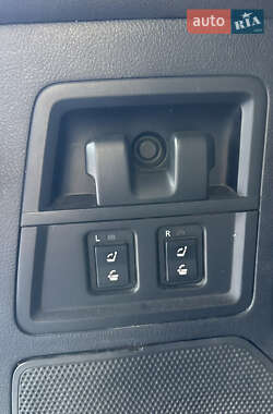Внедорожник / Кроссовер Toyota Sequoia 2008 в 