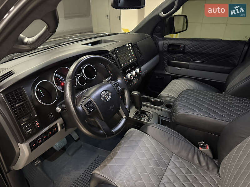 Внедорожник / Кроссовер Toyota Sequoia 2008 в Киеве