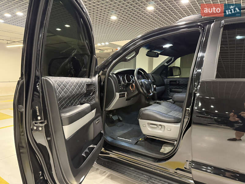 Внедорожник / Кроссовер Toyota Sequoia 2008 в Киеве