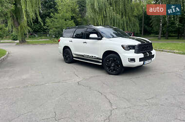 Внедорожник / Кроссовер Toyota Sequoia 2016 в Киеве