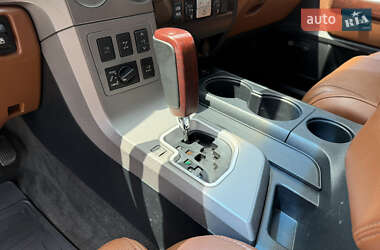 Внедорожник / Кроссовер Toyota Sequoia 2012 в 