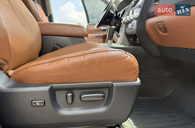Внедорожник / Кроссовер Toyota Sequoia 2012 в 