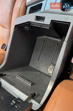 Внедорожник / Кроссовер Toyota Sequoia 2012 в 