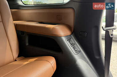 Внедорожник / Кроссовер Toyota Sequoia 2012 в 