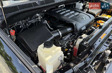 Внедорожник / Кроссовер Toyota Sequoia 2012 в 