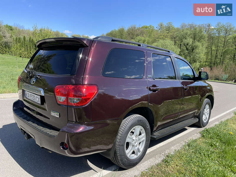 Внедорожник / Кроссовер Toyota Sequoia 2012 в Киеве
