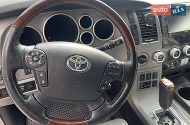 Внедорожник / Кроссовер Toyota Sequoia 2011 в 
