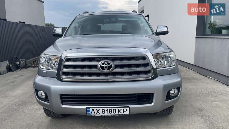Внедорожник / Кроссовер Toyota Sequoia 2011 в Киеве
