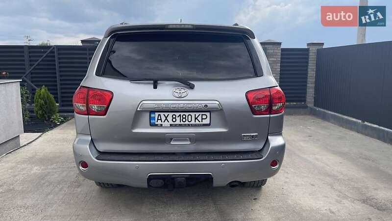 Внедорожник / Кроссовер Toyota Sequoia 2011 в Киеве