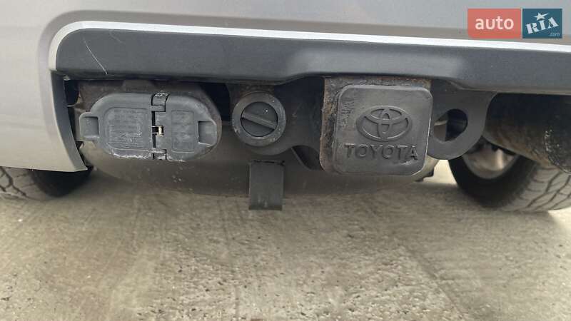 Внедорожник / Кроссовер Toyota Sequoia 2011 в Киеве