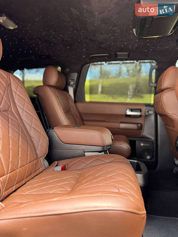 Позашляховик / Кросовер Toyota Sequoia 2010 в Києві