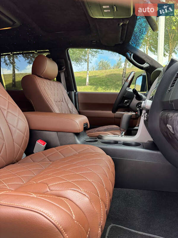 Позашляховик / Кросовер Toyota Sequoia 2010 в Києві